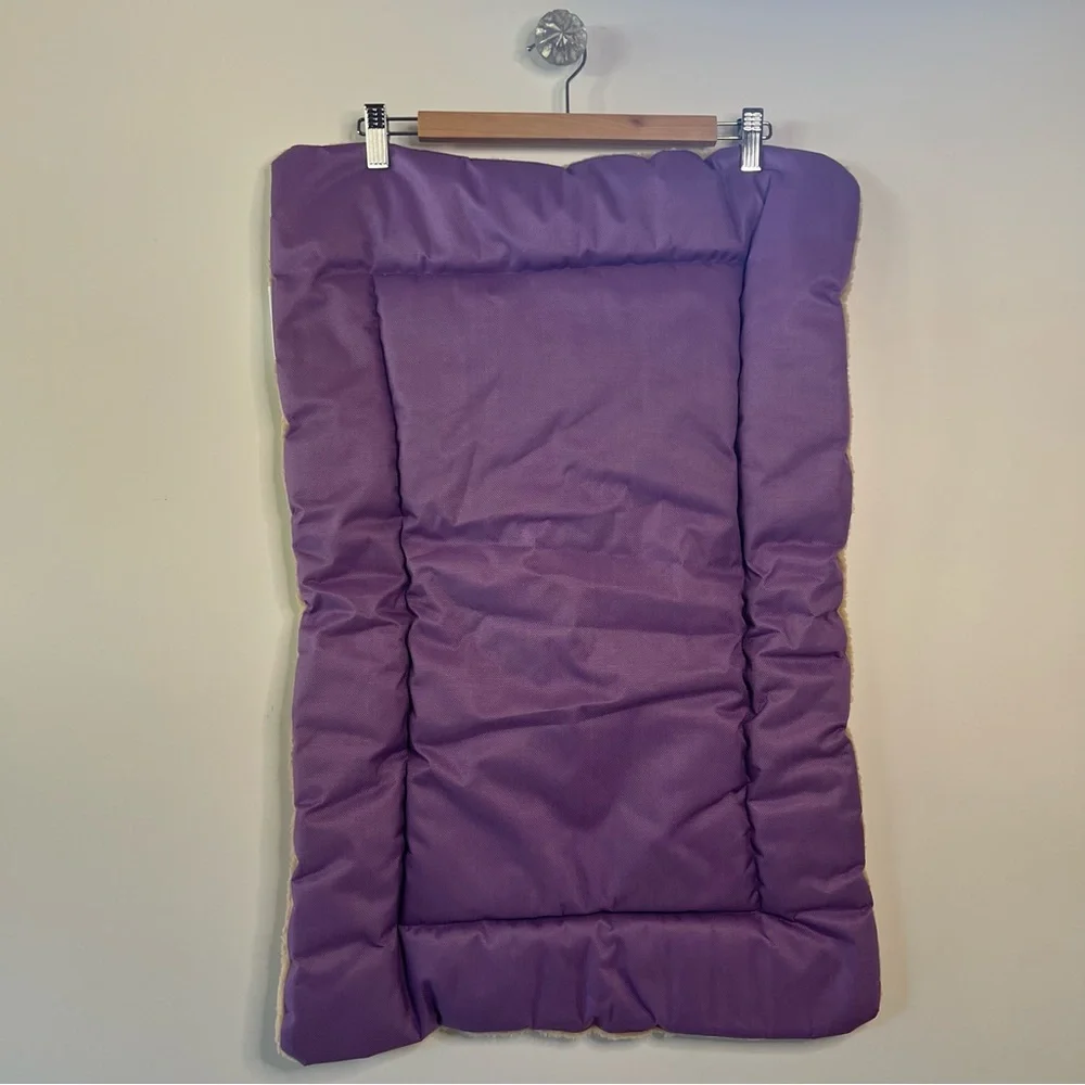 TÁN AND PURPLE DOG BED